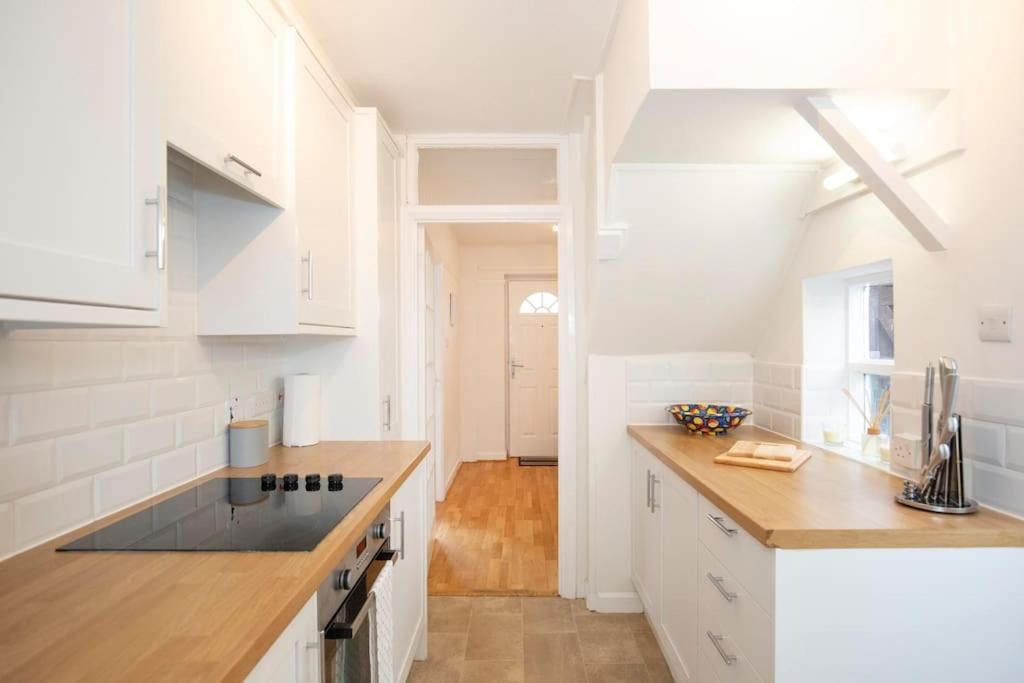 3 Bed House/Garden/Wi-Fi/Parking/Central Location Villa กิลด์ฟอร์ด ภายนอก รูปภาพ
